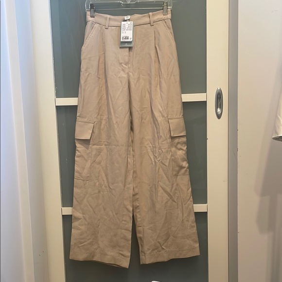 H&M Light Tan Trousers, Wide Leg Cargo Pants for Casual Wear or Office - Picture 1 of 13